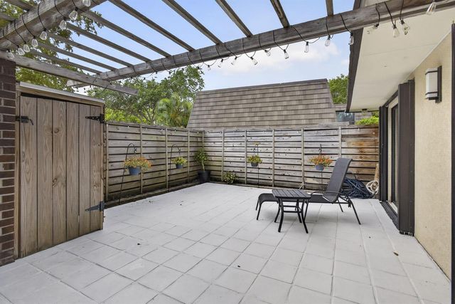 121 1st Terrace, Palm Beach Gardens, FL 33418