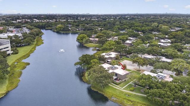 121 1st Terrace, Palm Beach Gardens, FL 33418
