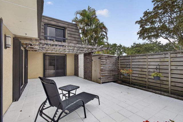 121 1st Terrace, Palm Beach Gardens, FL 33418
