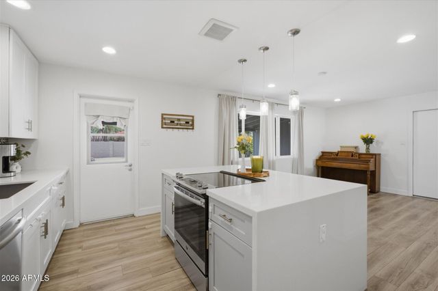 133 E ALAMEDA Drive, Tempe, AZ 85282