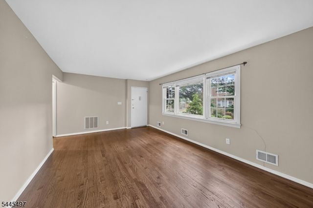 5 Stanford Dr, Bridgewater Twp., NJ 08807