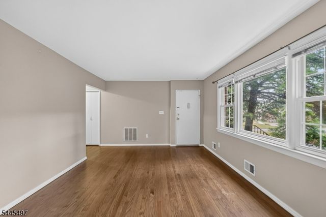 5 Stanford Dr, Bridgewater Twp., NJ 08807