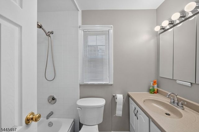 5 Stanford Dr, Bridgewater Twp., NJ 08807