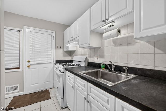 5 Stanford Dr, Bridgewater Twp., NJ 08807