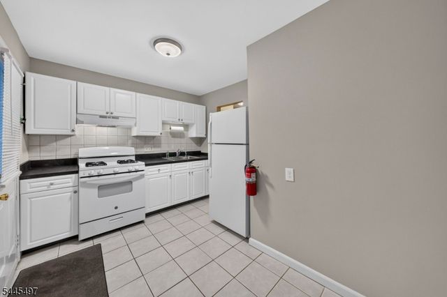 5 Stanford Dr, Bridgewater Twp., NJ 08807