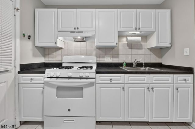 5 Stanford Dr, Bridgewater Twp., NJ 08807