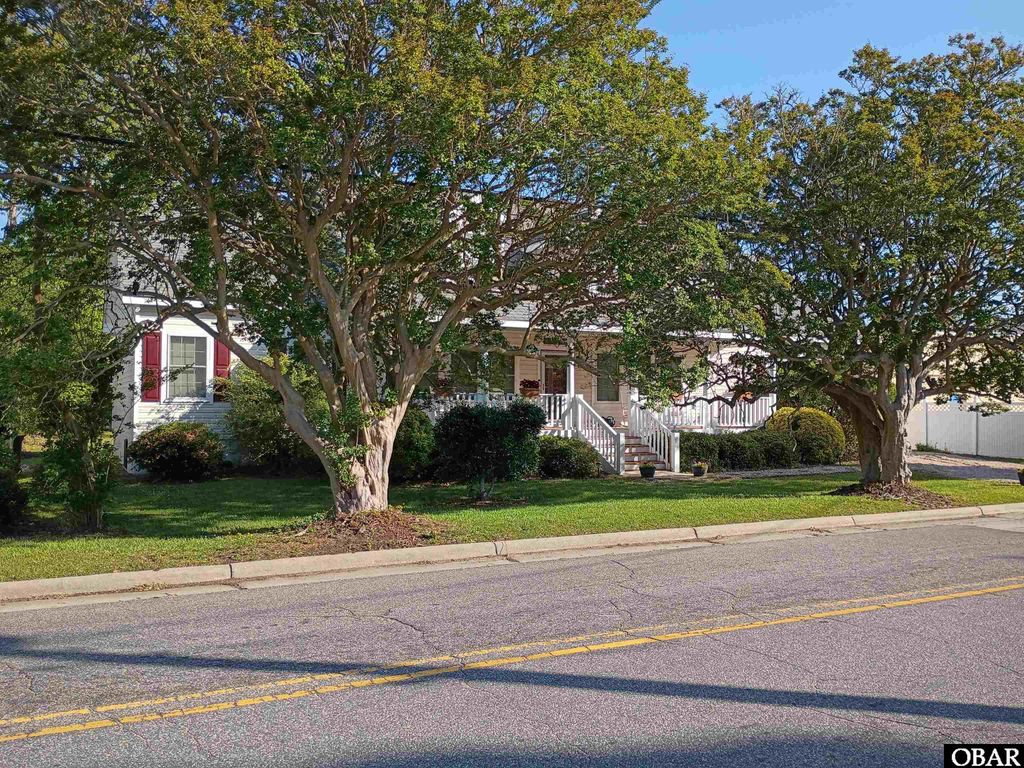 Image 1 of property listing at 511 Sir Walter Raleigh Street, Manteo, NC 27954
