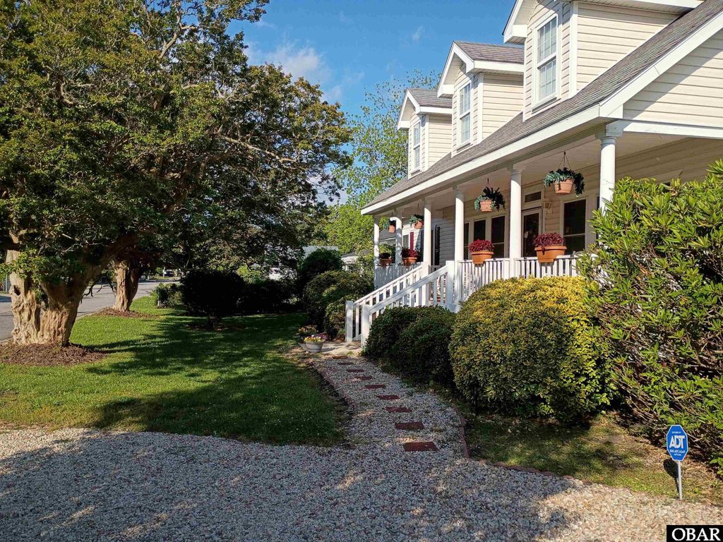 Image 2 of property listing at 511 Sir Walter Raleigh Street, Manteo, NC 27954
