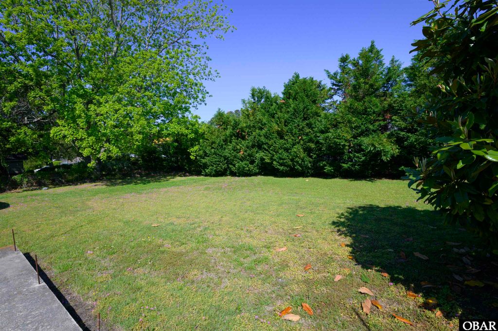 Image 11 of property listing at 511 Sir Walter Raleigh Street, Manteo, NC 27954