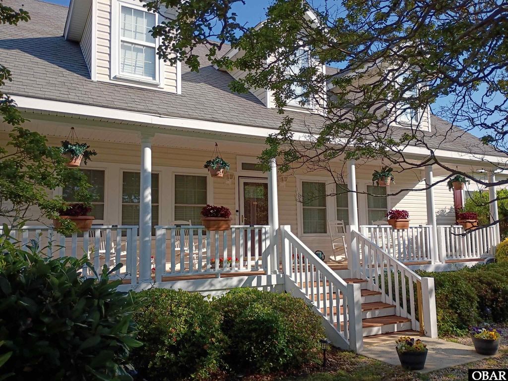 Image 3 of property listing at 511 Sir Walter Raleigh Street, Manteo, NC 27954