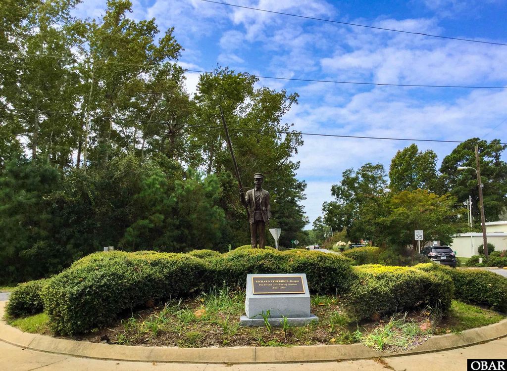 Image 26 of property listing at 511 Sir Walter Raleigh Street, Manteo, NC 27954