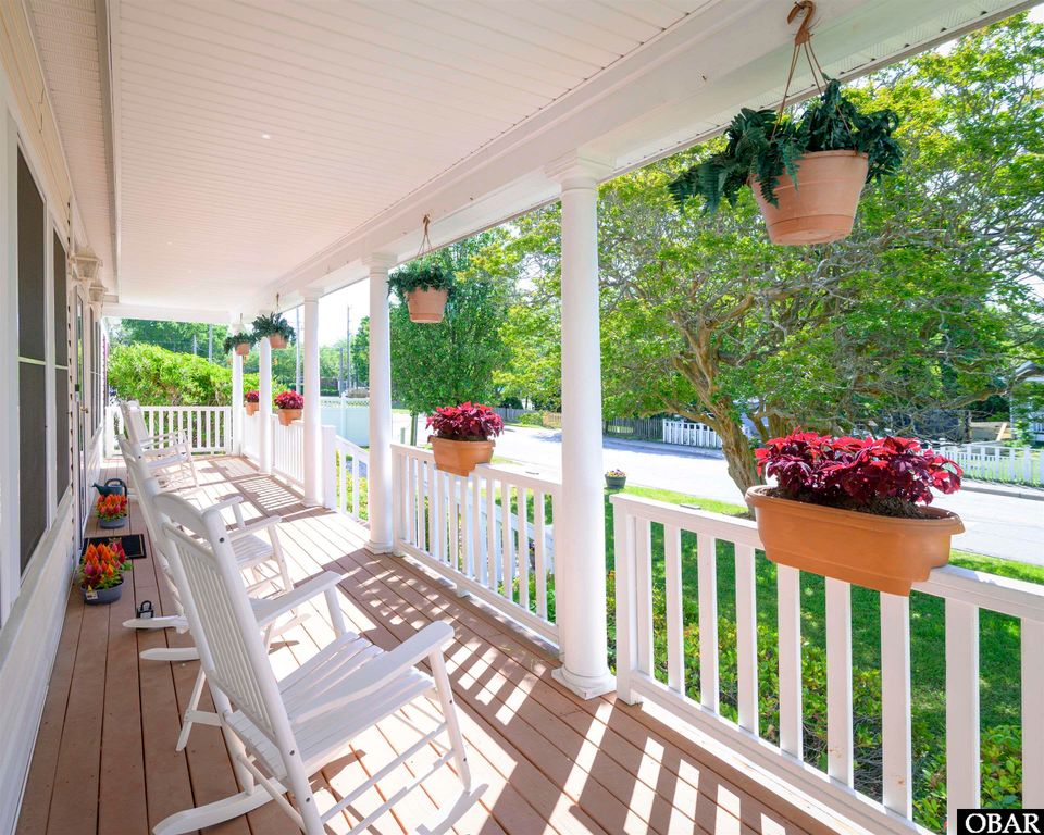 Image 7 of property listing at 511 Sir Walter Raleigh Street, Manteo, NC 27954