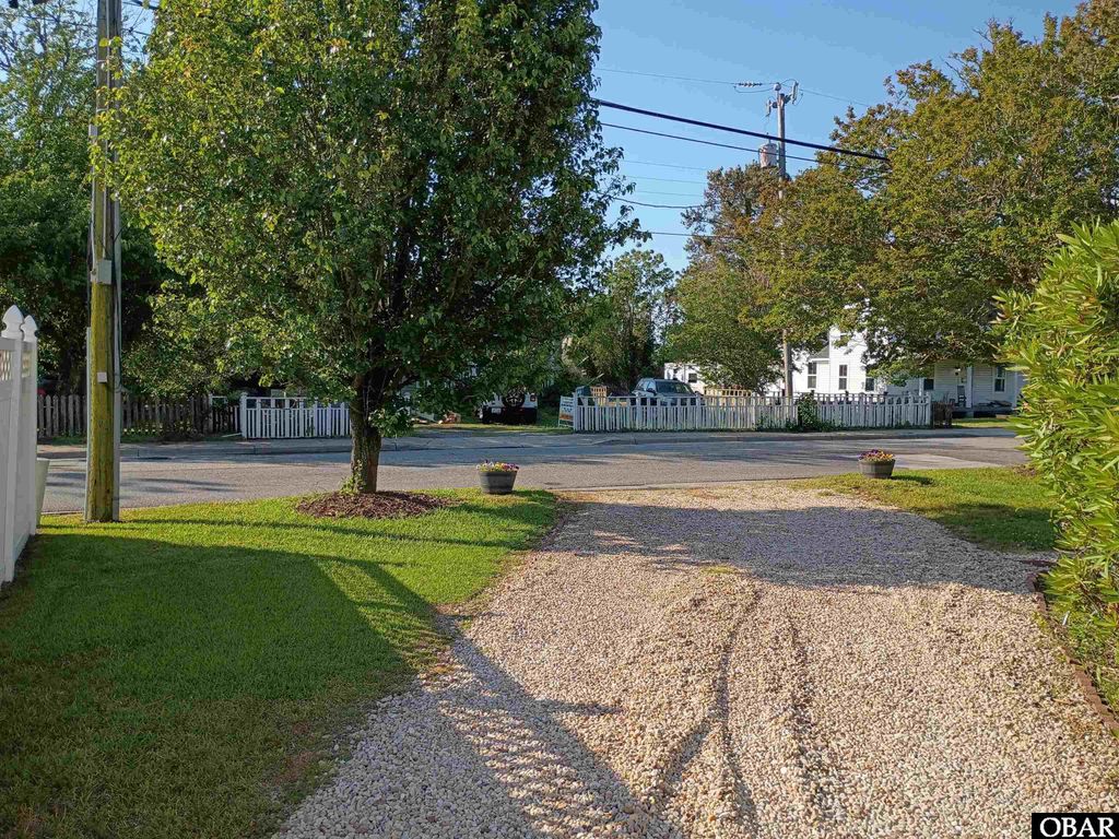 Image 9 of property listing at 511 Sir Walter Raleigh Street, Manteo, NC 27954