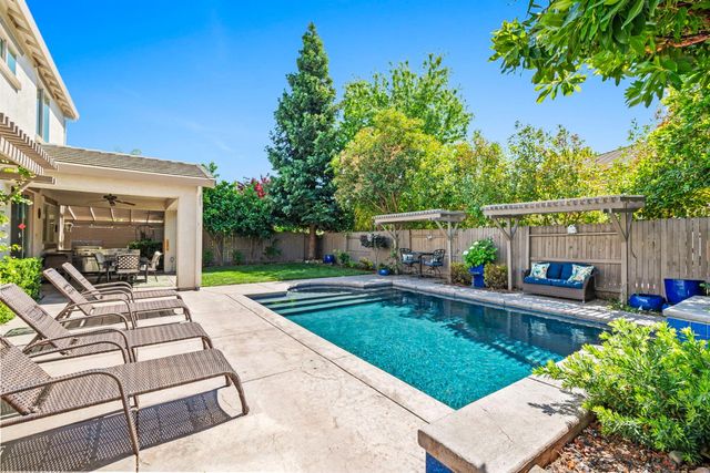 5033 Prairie Grass Way, Roseville, CA 95747