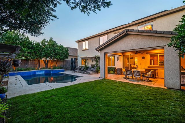 5033 Prairie Grass Way, Roseville, CA 95747
