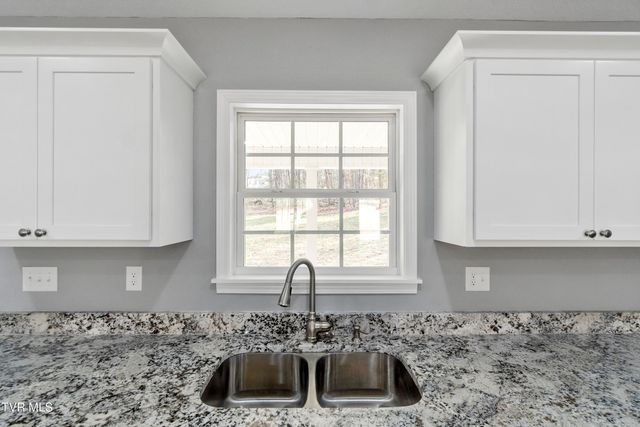 960 East Allens Bridge Road, Greeneville, TN 37743