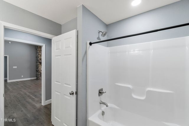 960 East Allens Bridge Road, Greeneville, TN 37743