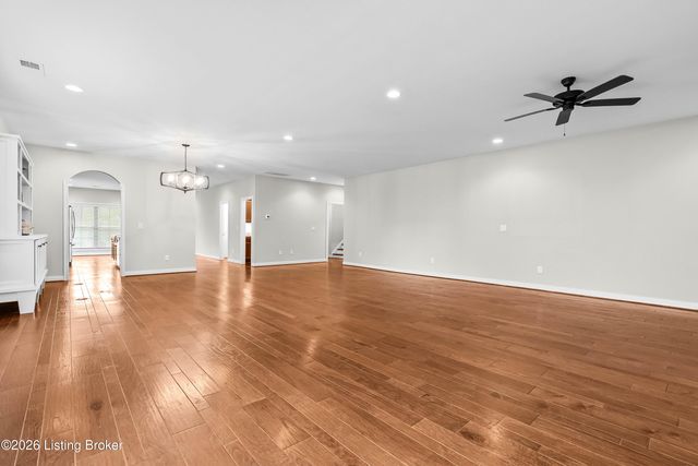 842 Artisan Pkwy, La Grange, KY 40031