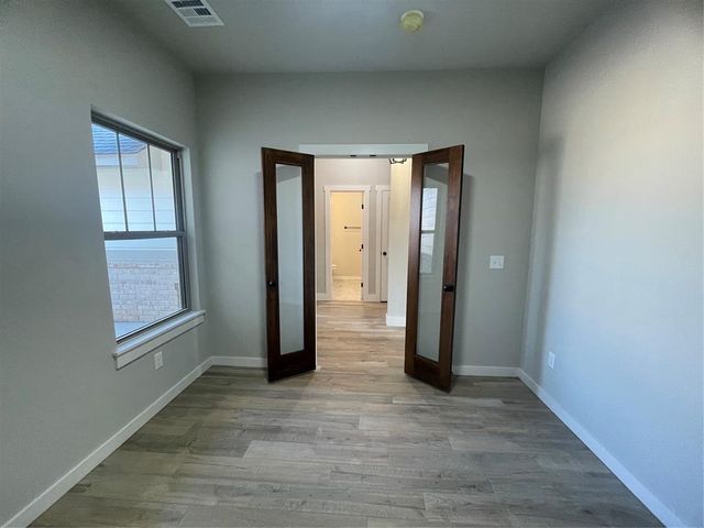 4604 Hambletonian Lane, Mustang, OK 73064