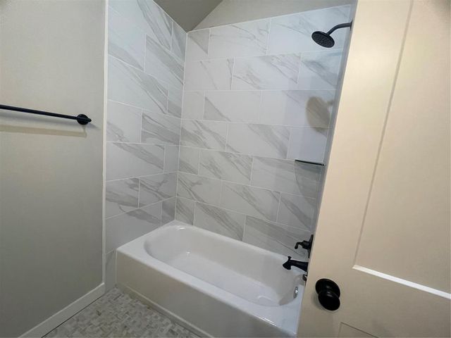 4604 Hambletonian Lane, Mustang, OK 73064