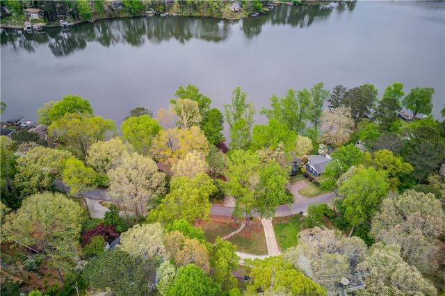 8515 Lake Drive, Snellville, GA 30039