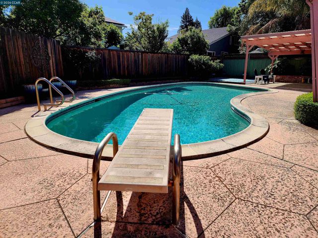 3559 Glacier Ct, Pleasanton, CA 94588