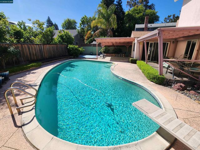 3559 Glacier Ct, Pleasanton, CA 94588