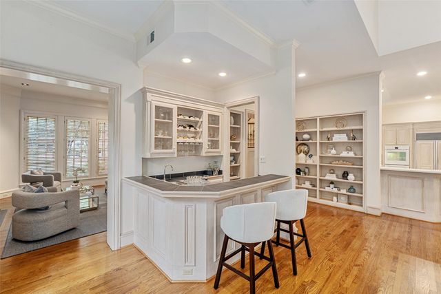 6 Glenheather Court, Dallas, TX 75225