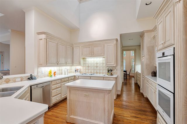 6 Glenheather Court, Dallas, TX 75225