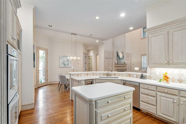 6 Glenheather Court, Dallas, TX 75225