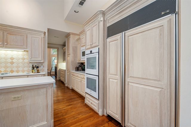 6 Glenheather Court, Dallas, TX 75225