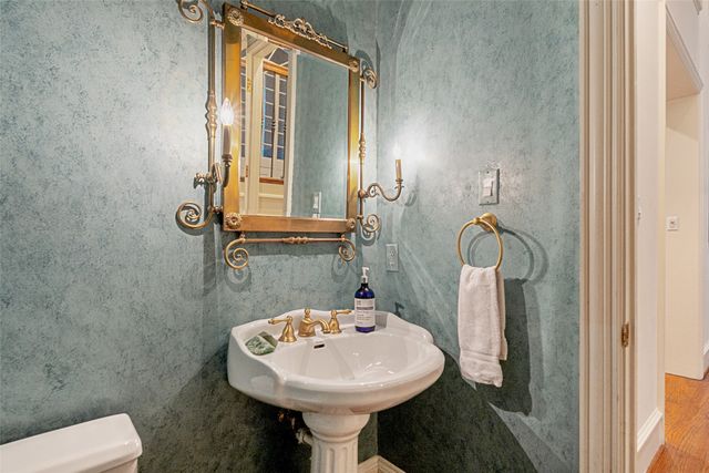 6 Glenheather Court, Dallas, TX 75225