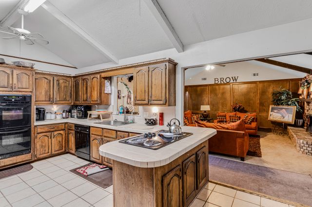 218 Clubbrook Circle, Desoto, TX 75115