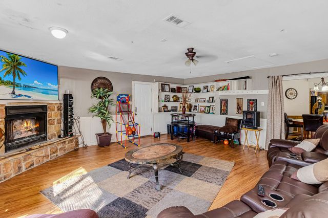 218 Clubbrook Circle, Desoto, TX 75115