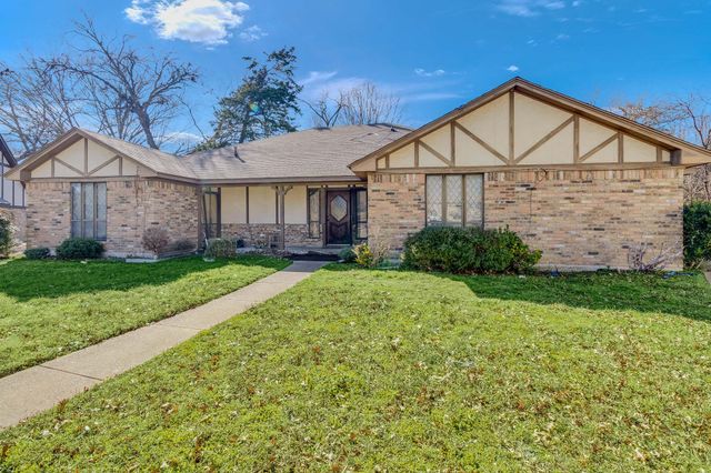 218 Clubbrook Circle, Desoto, TX 75115