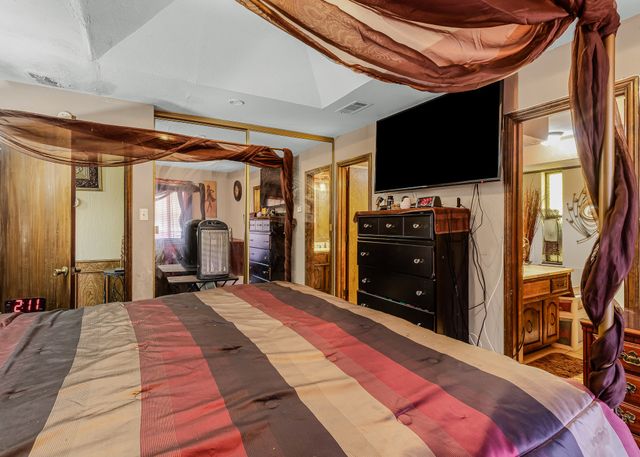 218 Clubbrook Circle, Desoto, TX 75115