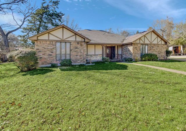 218 Clubbrook Circle, Desoto, TX 75115