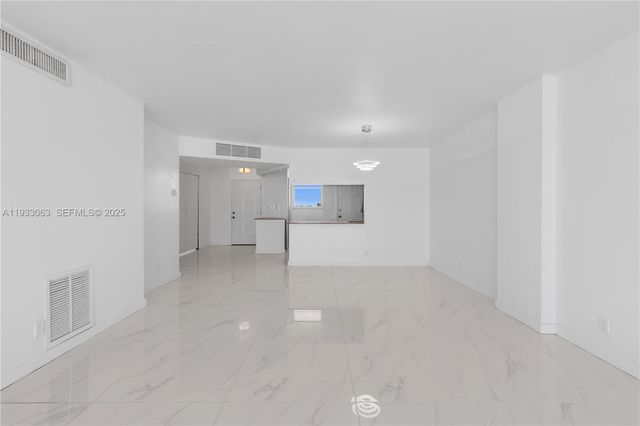 3545 NE 166th St 1004, North Miami Beach, FL 33160