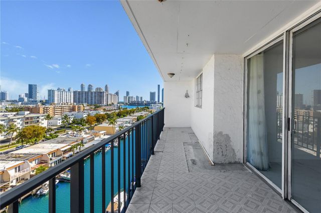 3545 NE 166th St 1004, North Miami Beach, FL 33160