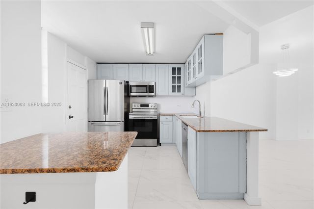 3545 NE 166th St 1004, North Miami Beach, FL 33160