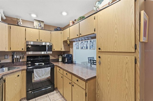 1345 PINE RIDGE CIRCLE E A2, Tarpon Springs, FL 34688