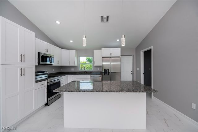 3318 Clearview CIR, Labelle, FL 33935