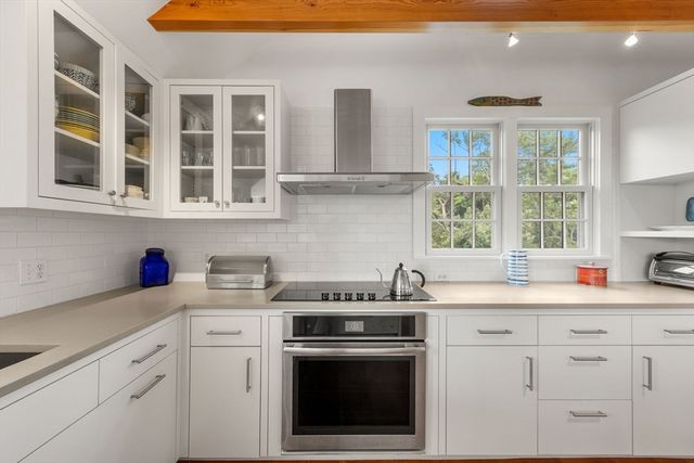9 Benson Rd, Truro, MA 02666