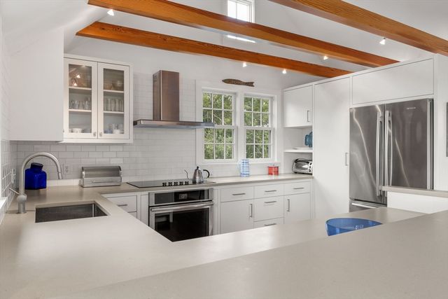 9 Benson Rd, Truro, MA 02666