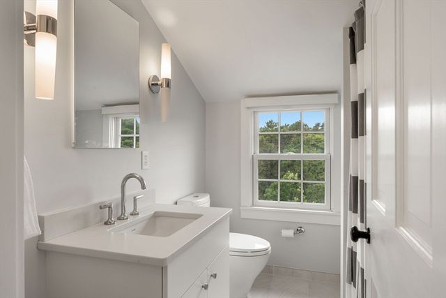 9 Benson Rd, Truro, MA 02666