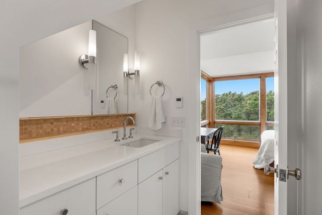 9 Benson Rd, Truro, MA 02666