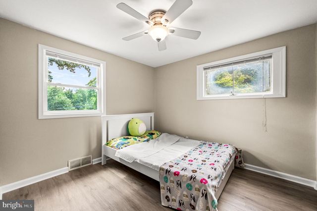 48 GREENTREE LN, Malvern, PA 19355