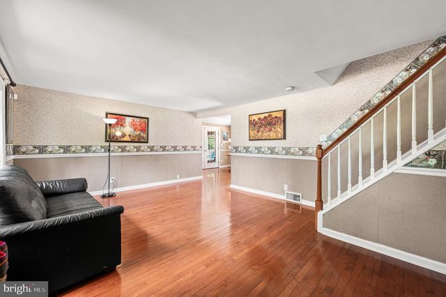 48 GREENTREE LN, Malvern, PA 19355