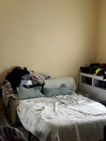 360, 364 N Cypress Street 2, Woodlake, CA 93286