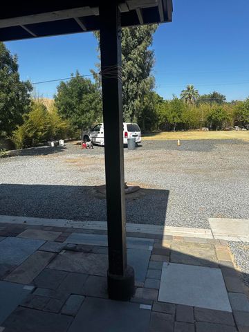 360, 364 N Cypress Street 2, Woodlake, CA 93286